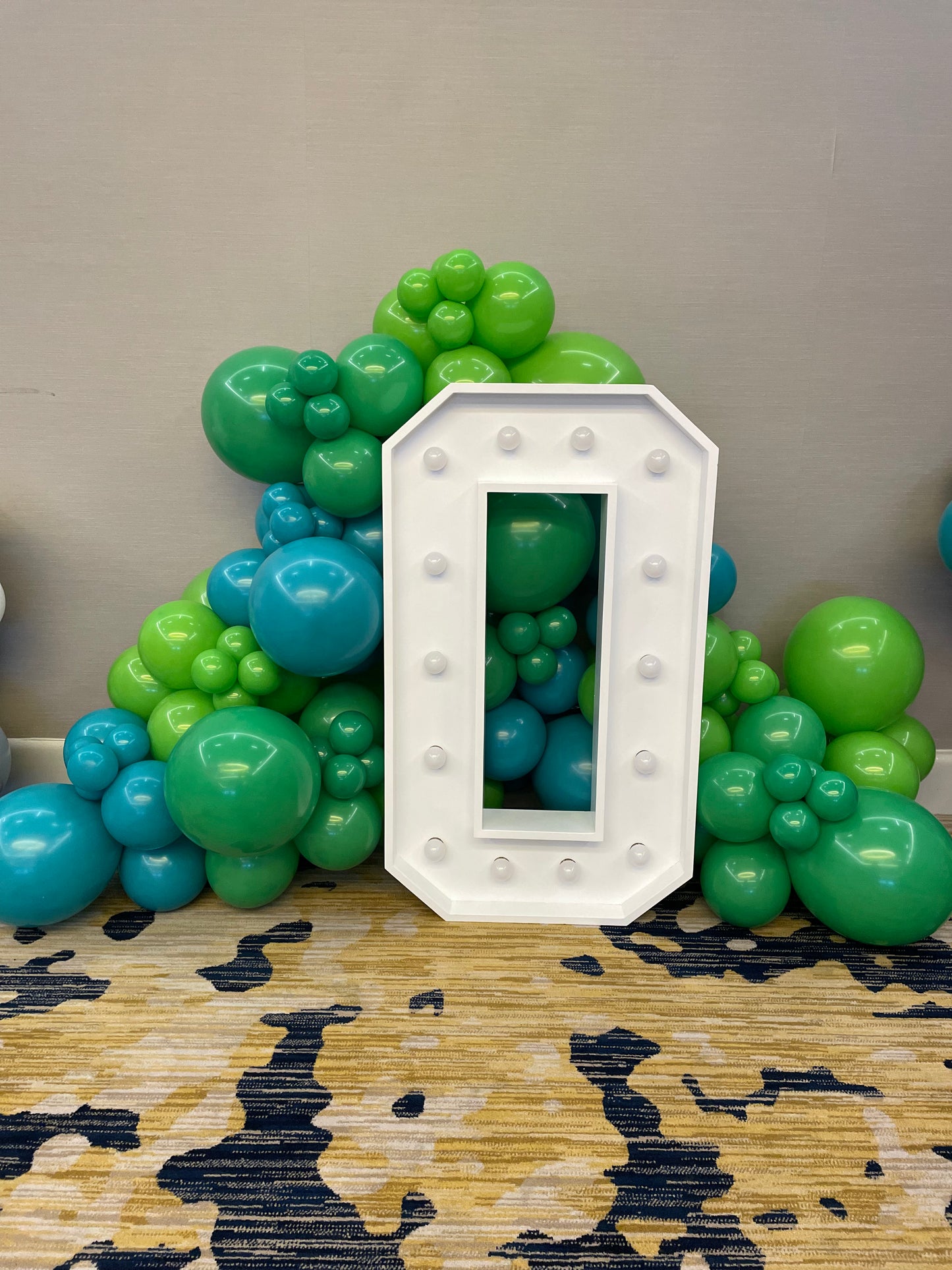 Marquee Letter/Number w/ Balloons